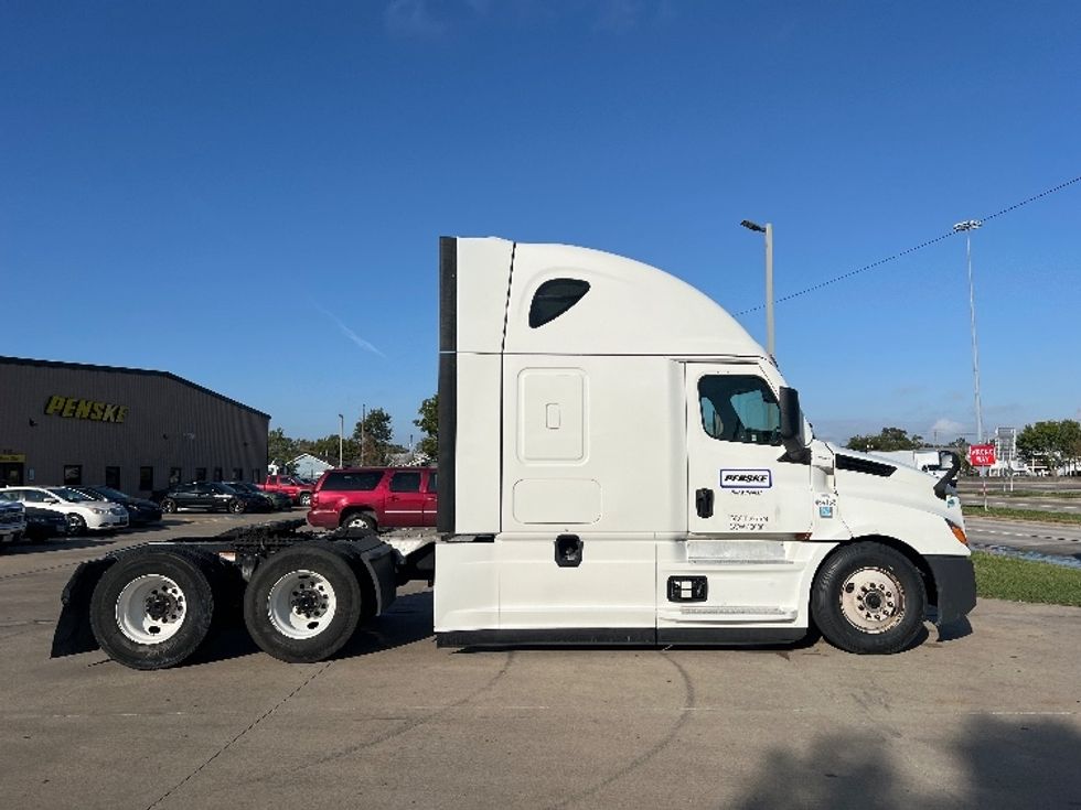 Sleeper Tractor-Heavy Duty Tractors-Freightliner-2022-T12664ST-San Antonio-TX-600,624\n\t\tmiles-$ 62,250 - Image 8