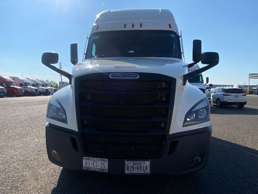 Sleeper Tractor-Heavy Duty Tractors-Freightliner-2022-T12664ST-San Antonio-TX-627,626\n\t\tmiles-$ 61,000 - Image 2