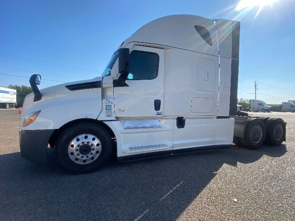 Sleeper Tractor-Heavy Duty Tractors-Freightliner-2022-T12664ST-San Antonio-TX-627,626\n\t\tmiles-$ 61,000 - Image 4