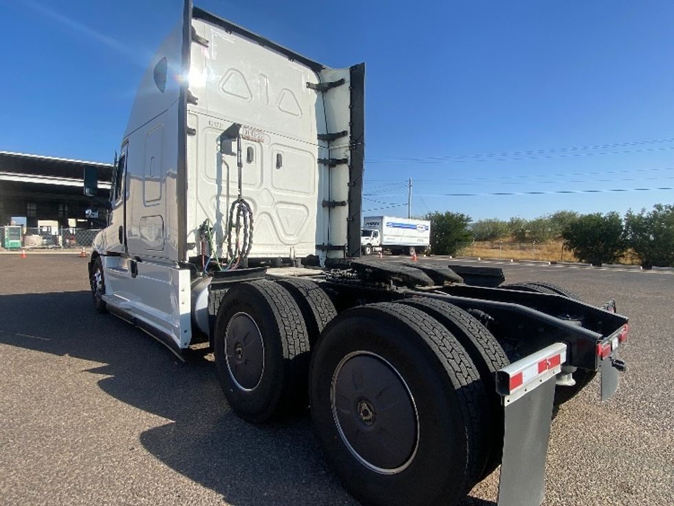 Sleeper Tractor-Heavy Duty Tractors-Freightliner-2022-T12664ST-San Antonio-TX-627,626\n\t\tmiles-$ 61,000 - Image 5