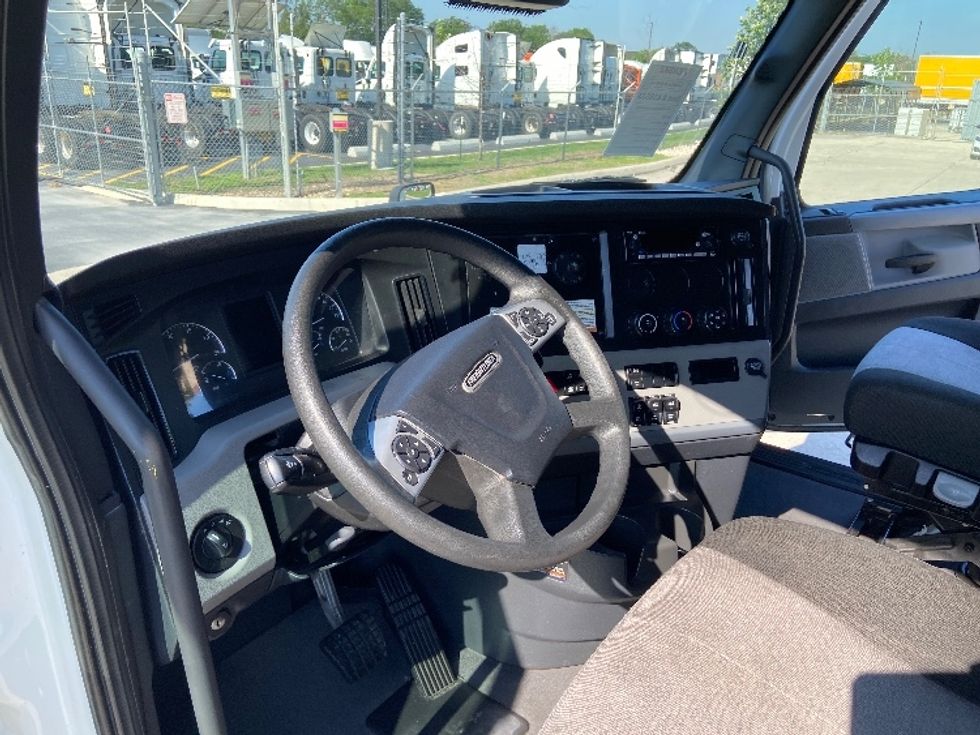 Sleeper Tractor-Heavy Duty Tractors-Freightliner-2022-T12664ST-San Antonio-TX-639,645\n\t\tmiles-$ 56,250 - Image 10