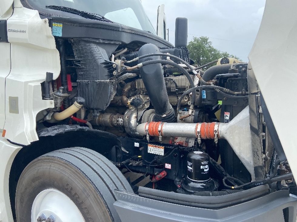 Sleeper Tractor-Heavy Duty Tractors-Freightliner-2022-T12664ST-San Antonio-TX-639,645\n\t\tmiles-$ 56,250 - Image 20