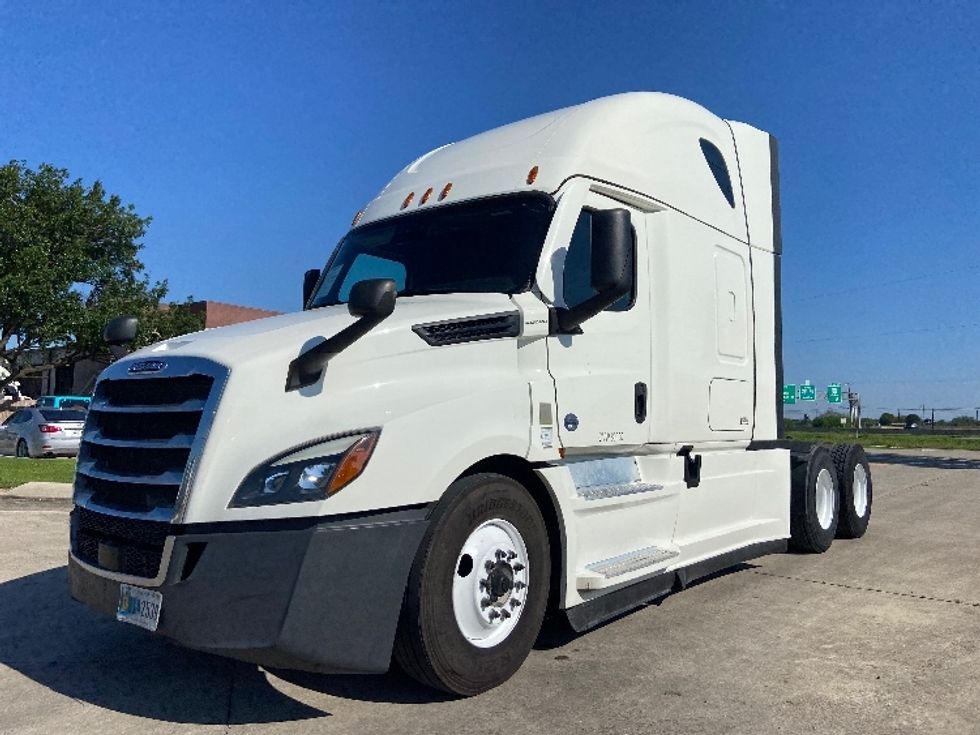 Sleeper Tractor-Heavy Duty Tractors-Freightliner-2022-T12664ST-San Antonio-TX-639,645\n\t\tmiles-$ 56,250 - Image 3