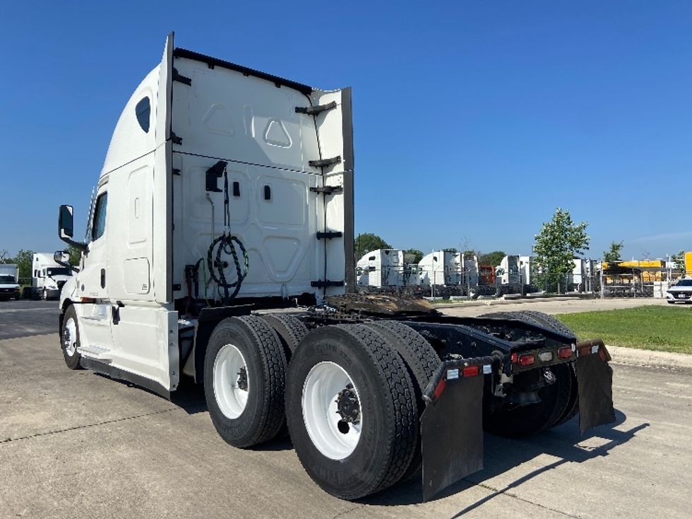 Sleeper Tractor-Heavy Duty Tractors-Freightliner-2022-T12664ST-San Antonio-TX-639,645\n\t\tmiles-$ 56,250 - Image 5