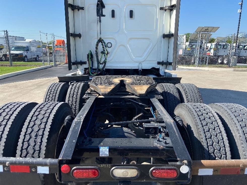 Sleeper Tractor-Heavy Duty Tractors-Freightliner-2022-T12664ST-San Antonio-TX-639,645\n\t\tmiles-$ 56,250 - Image 6