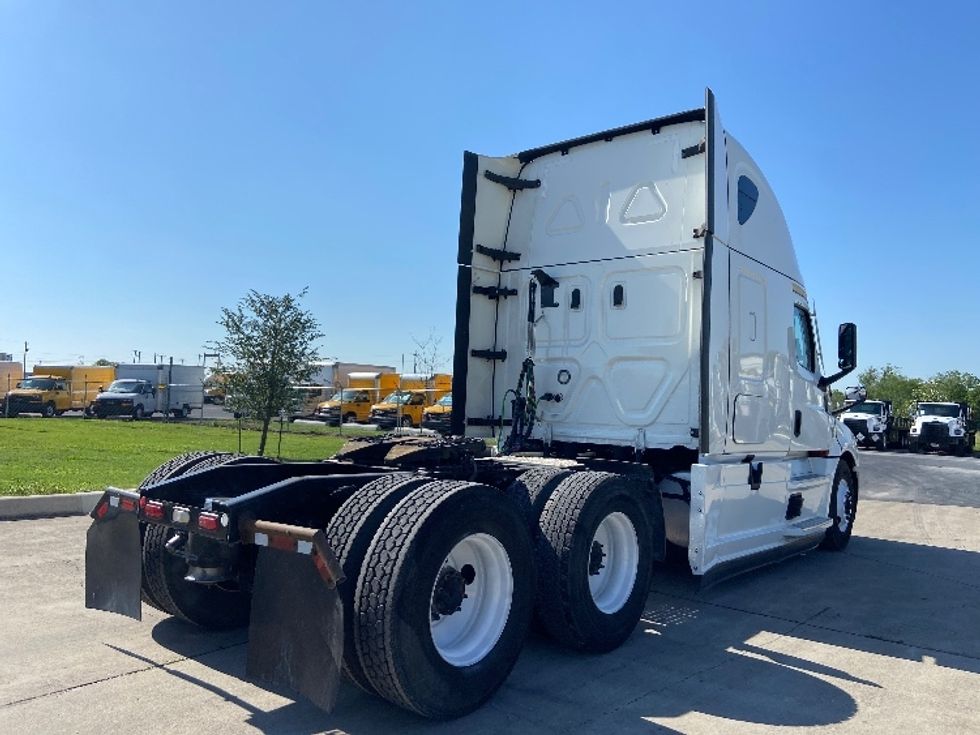 Sleeper Tractor-Heavy Duty Tractors-Freightliner-2022-T12664ST-San Antonio-TX-639,645\n\t\tmiles-$ 56,250 - Image 7