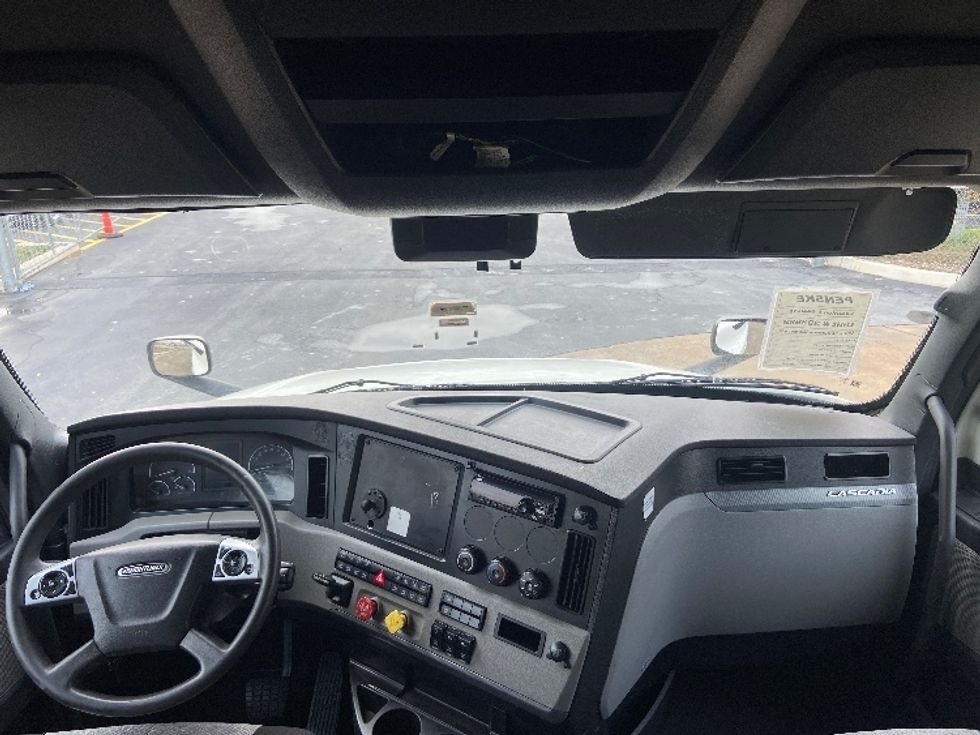 Sleeper Tractor-Heavy Duty Tractors-Freightliner-2022-T12664ST-San Antonio-TX-661,736\n\t\tmiles-$ 53,000 - Image 12