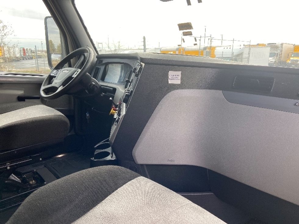 Sleeper Tractor-Heavy Duty Tractors-Freightliner-2022-T12664ST-San Antonio-TX-661,736\n\t\tmiles-$ 53,000 - Image 15