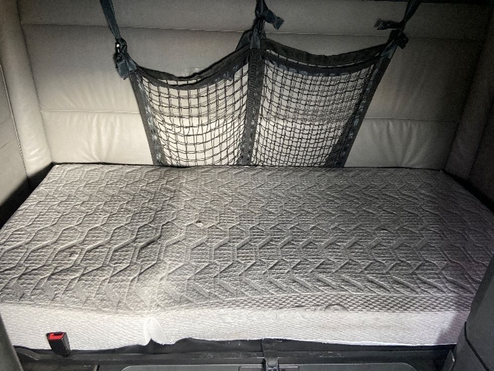 Sleeper Tractor-Heavy Duty Tractors-Freightliner-2022-T12664ST-San Antonio-TX-661,736\n\t\tmiles-$ 53,000 - Image 17