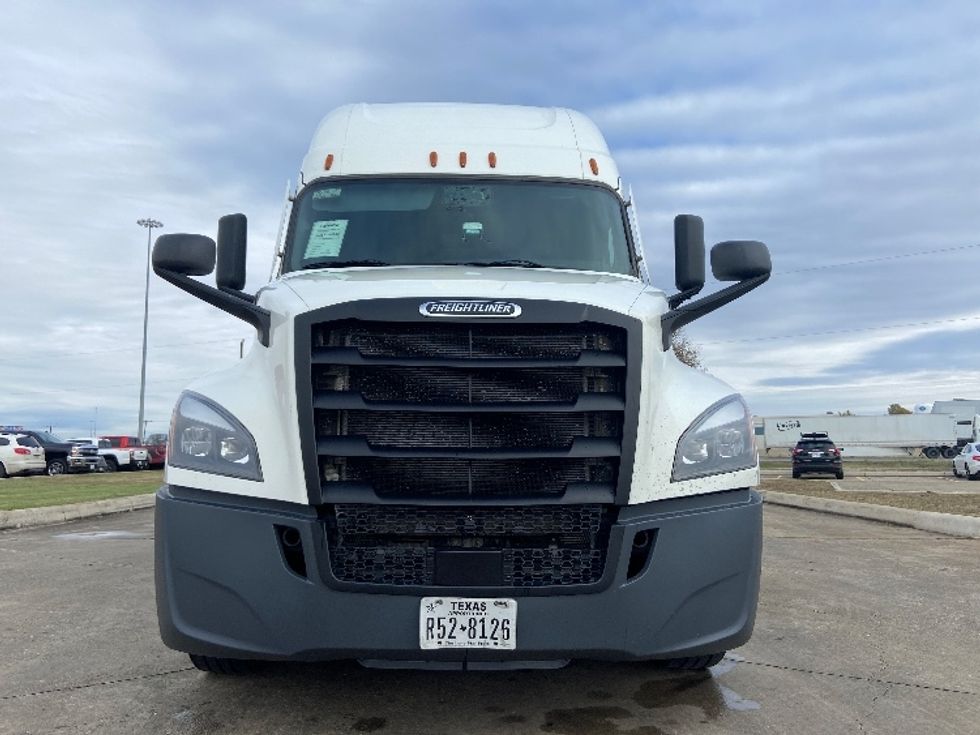 Sleeper Tractor-Heavy Duty Tractors-Freightliner-2022-T12664ST-San Antonio-TX-661,736\n\t\tmiles-$ 53,000 - Image 2