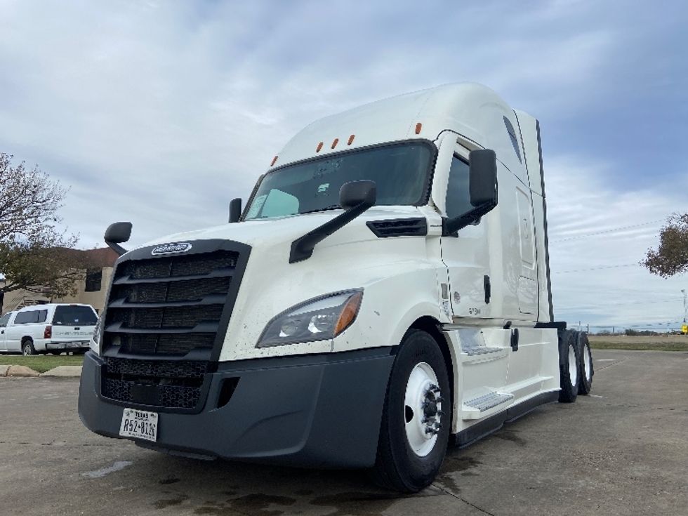 Sleeper Tractor-Heavy Duty Tractors-Freightliner-2022-T12664ST-San Antonio-TX-661,736\n\t\tmiles-$ 53,000 - Image 3