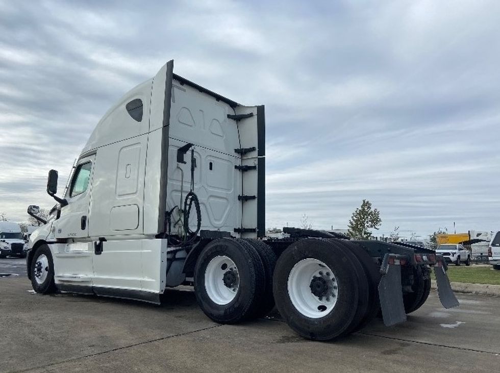 Sleeper Tractor-Heavy Duty Tractors-Freightliner-2022-T12664ST-San Antonio-TX-661,736\n\t\tmiles-$ 53,000 - Image 5