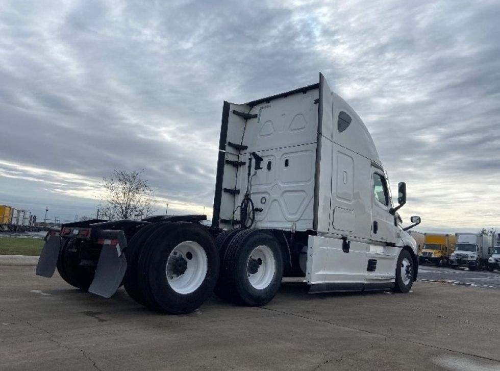 Sleeper Tractor-Heavy Duty Tractors-Freightliner-2022-T12664ST-San Antonio-TX-661,736\n\t\tmiles-$ 53,000 - Image 7