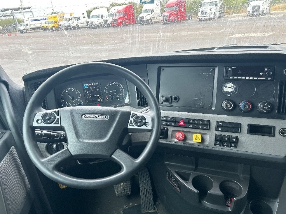 Sleeper Tractor-Heavy Duty Tractors-Freightliner-2022-T12664ST-San Antonio-TX-730,122\n\t\tmiles-$ 48,000 - Image 10