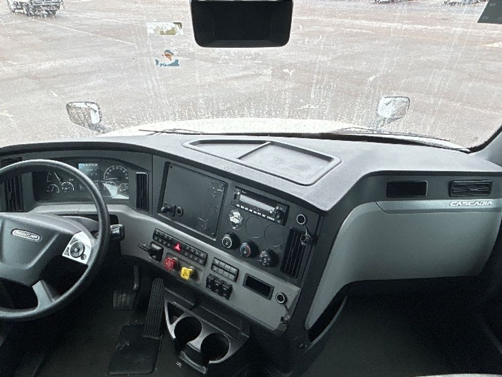 Sleeper Tractor-Heavy Duty Tractors-Freightliner-2022-T12664ST-San Antonio-TX-730,122\n\t\tmiles-$ 48,000 - Image 11