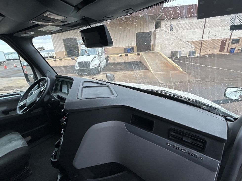 Sleeper Tractor-Heavy Duty Tractors-Freightliner-2022-T12664ST-San Antonio-TX-730,122\n\t\tmiles-$ 48,000 - Image 14