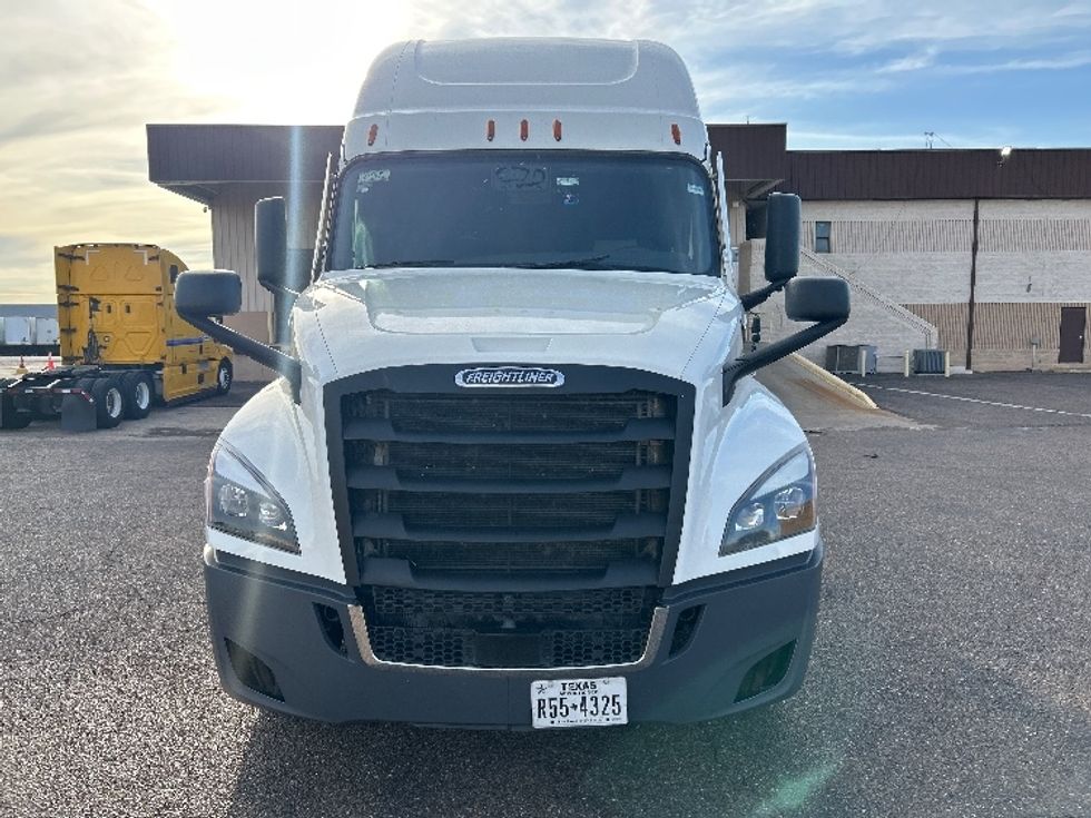 Sleeper Tractor-Heavy Duty Tractors-Freightliner-2022-T12664ST-San Antonio-TX-730,122\n\t\tmiles-$ 48,000 - Image 2