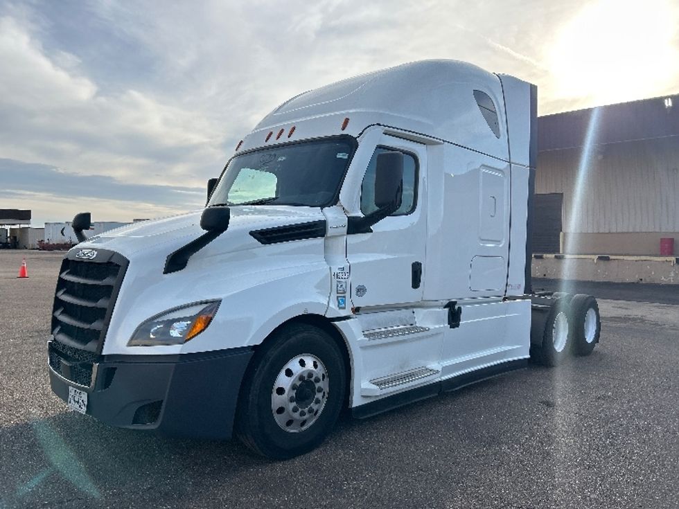 Sleeper Tractor-Heavy Duty Tractors-Freightliner-2022-T12664ST-San Antonio-TX-730,122\n\t\tmiles-$ 48,000 - Image 3