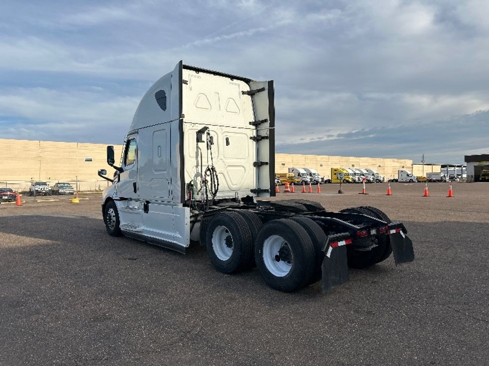 Sleeper Tractor-Heavy Duty Tractors-Freightliner-2022-T12664ST-San Antonio-TX-730,122\n\t\tmiles-$ 48,000 - Image 5