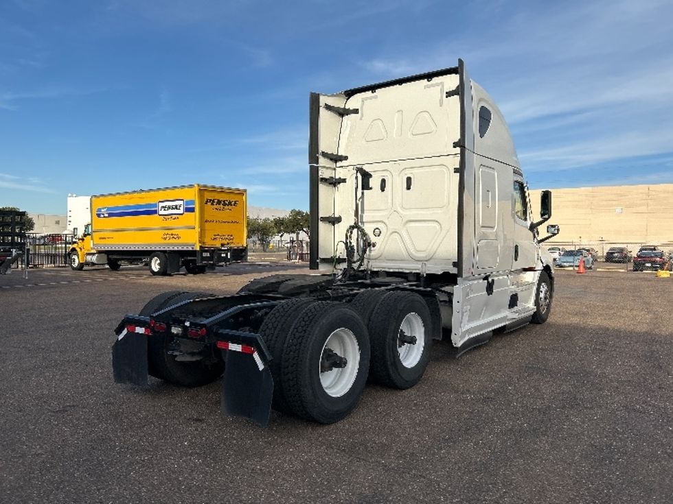 Sleeper Tractor-Heavy Duty Tractors-Freightliner-2022-T12664ST-San Antonio-TX-730,122\n\t\tmiles-$ 48,000 - Image 6