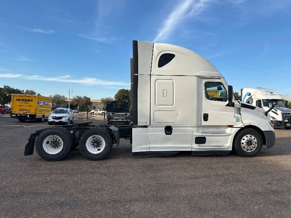 Sleeper Tractor-Heavy Duty Tractors-Freightliner-2022-T12664ST-San Antonio-TX-730,122\n\t\tmiles-$ 48,000 - Image 7