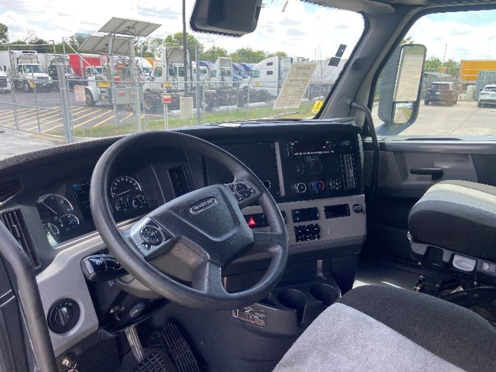 Sleeper Tractor-Heavy Duty Tractors-Freightliner-2022-T12664ST-San Antonio-TX-755,524\n\t\tmiles-$ 49,250 - Image 10