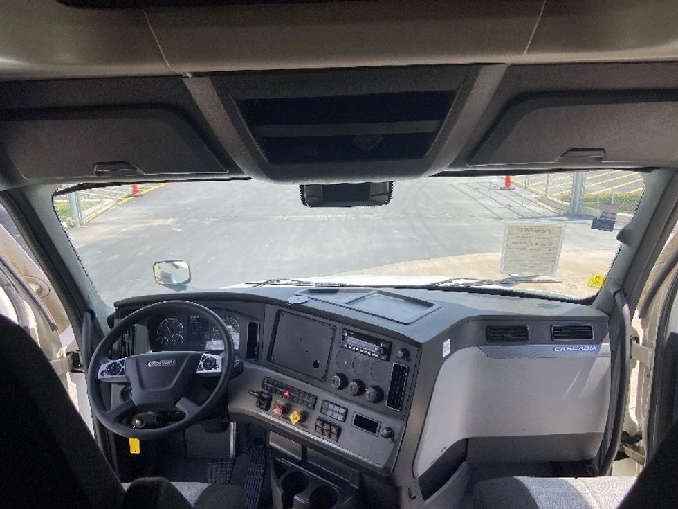 Sleeper Tractor-Heavy Duty Tractors-Freightliner-2022-T12664ST-San Antonio-TX-755,524\n\t\tmiles-$ 49,250 - Image 12