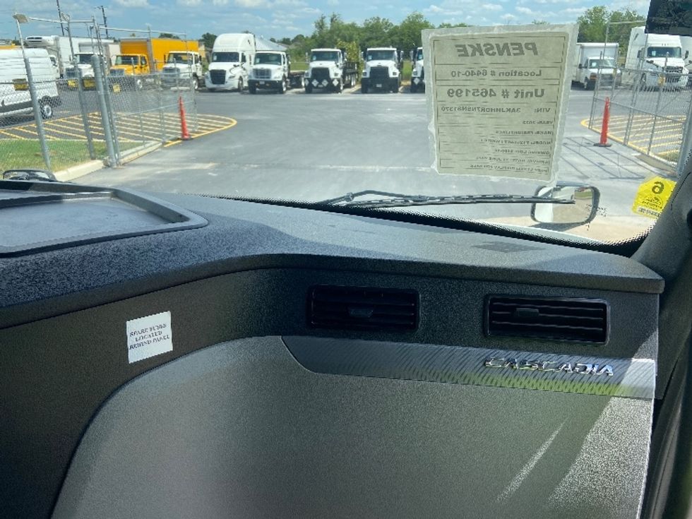 Sleeper Tractor-Heavy Duty Tractors-Freightliner-2022-T12664ST-San Antonio-TX-755,524\n\t\tmiles-$ 49,250 - Image 14