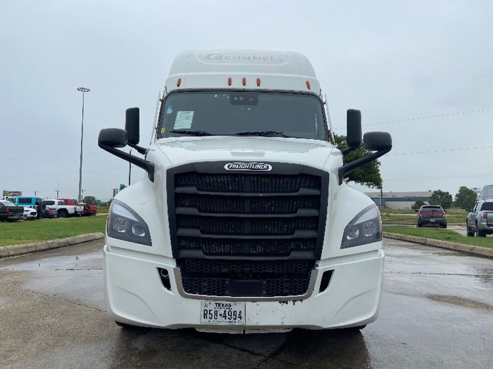 Sleeper Tractor-Heavy Duty Tractors-Freightliner-2022-T12664ST-San Antonio-TX-755,524\n\t\tmiles-$ 49,250 - Image 2