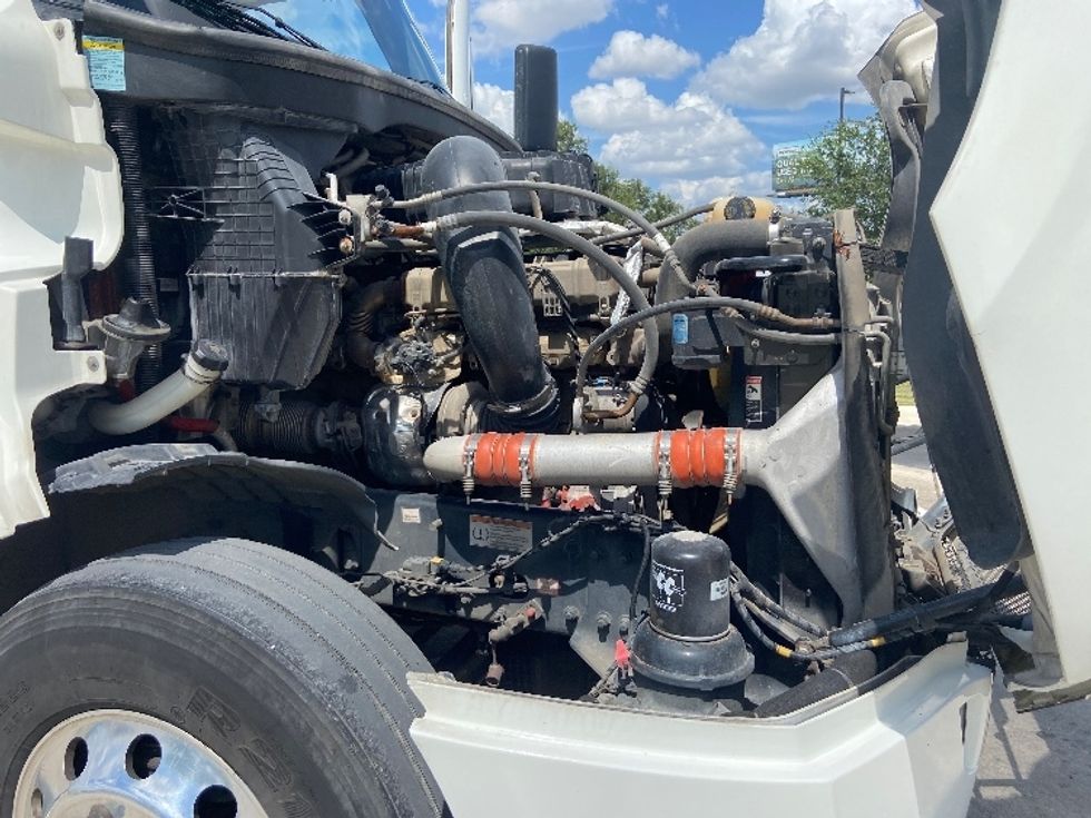 Sleeper Tractor-Heavy Duty Tractors-Freightliner-2022-T12664ST-San Antonio-TX-755,524\n\t\tmiles-$ 49,250 - Image 20