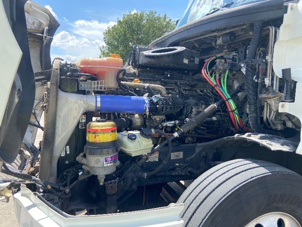 Sleeper Tractor-Heavy Duty Tractors-Freightliner-2022-T12664ST-San Antonio-TX-755,524\n\t\tmiles-$ 49,250 - Image 21