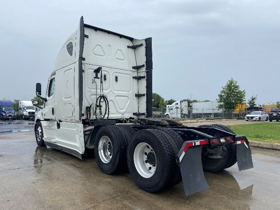 Sleeper Tractor-Heavy Duty Tractors-Freightliner-2022-T12664ST-San Antonio-TX-755,524\n\t\tmiles-$ 49,250 - Image 5