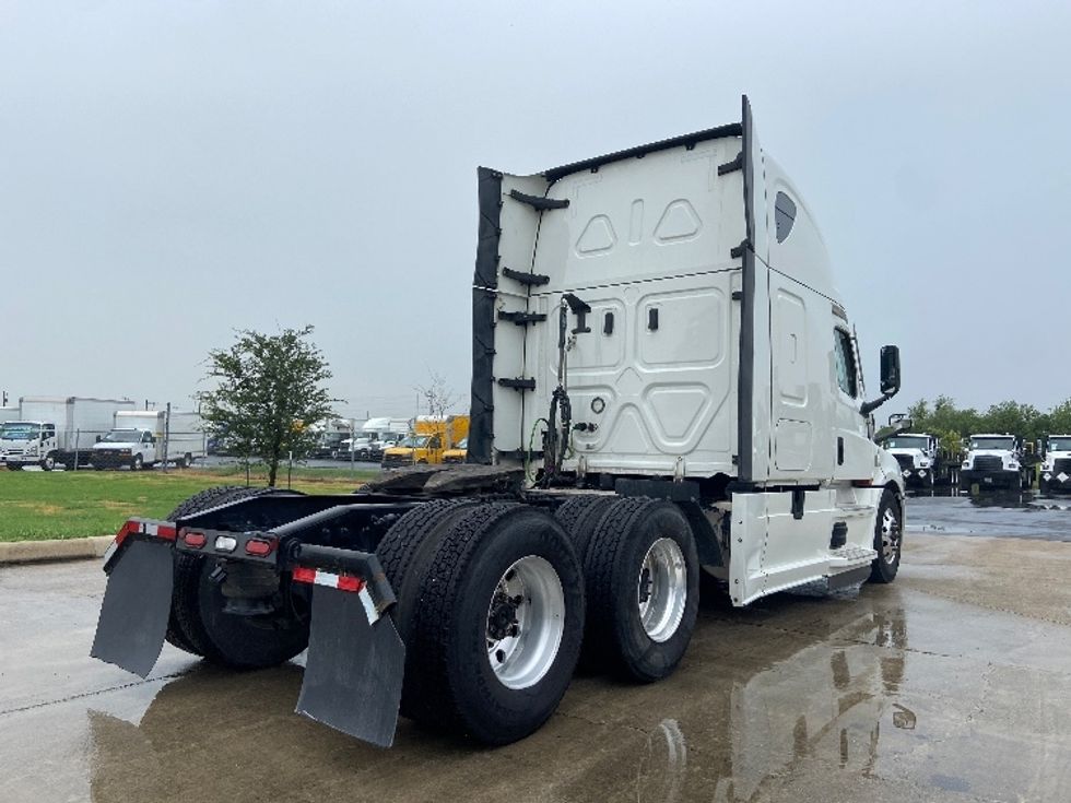 Sleeper Tractor-Heavy Duty Tractors-Freightliner-2022-T12664ST-San Antonio-TX-755,524\n\t\tmiles-$ 49,250 - Image 7
