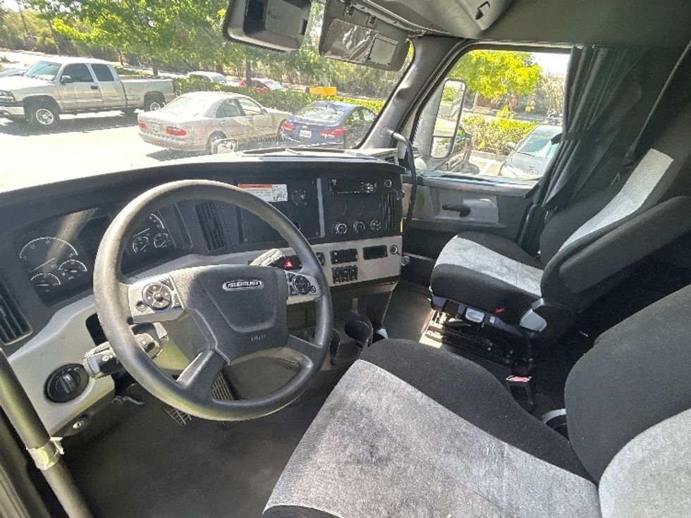 Sleeper Tractor-Heavy Duty Tractors-Freightliner-2022-T12664ST-San Diego-CA-408,401\n\t\tmiles-$ 87,750 - Image 10
