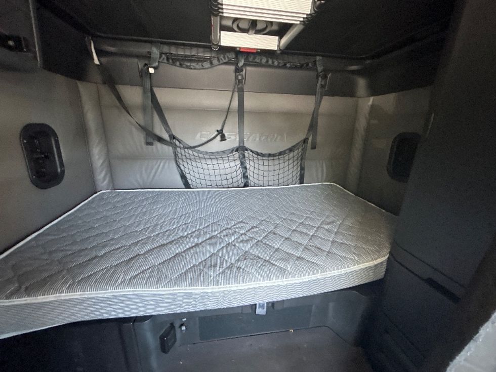 Sleeper Tractor-Heavy Duty Tractors-Freightliner-2022-T12664ST-San Diego-CA-408,401\n\t\tmiles-$ 87,750 - Image 16