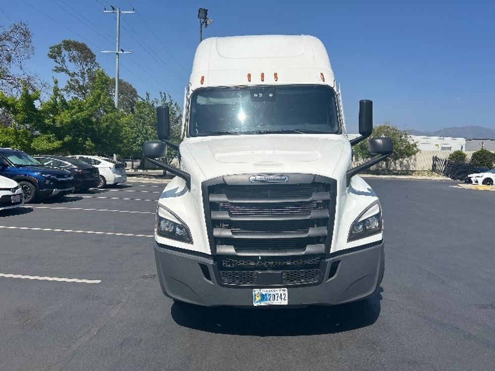 Sleeper Tractor-Heavy Duty Tractors-Freightliner-2022-T12664ST-San Diego-CA-408,401\n\t\tmiles-$ 87,750 - Image 2