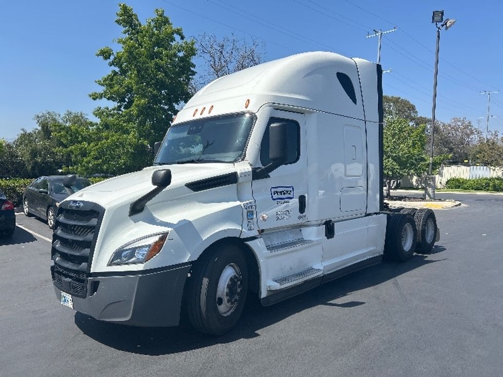 Sleeper Tractor-Heavy Duty Tractors-Freightliner-2022-T12664ST-San Diego-CA-408,401\n\t\tmiles-$ 87,750 - Image 3