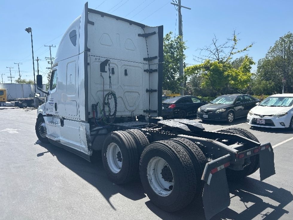 Sleeper Tractor-Heavy Duty Tractors-Freightliner-2022-T12664ST-San Diego-CA-408,401\n\t\tmiles-$ 87,750 - Image 5