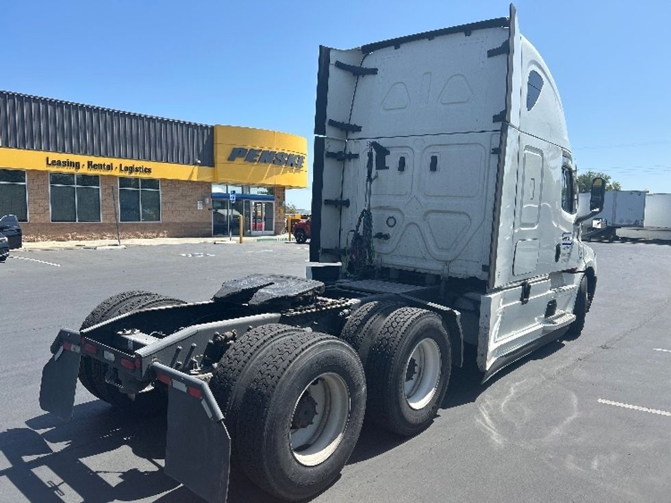 Sleeper Tractor-Heavy Duty Tractors-Freightliner-2022-T12664ST-San Diego-CA-408,401\n\t\tmiles-$ 87,750 - Image 7