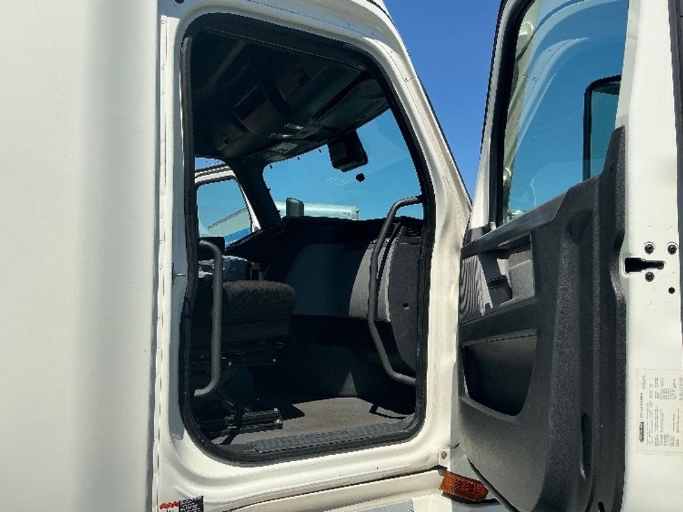Sleeper Tractor-Heavy Duty Tractors-Freightliner-2022-T12664ST-San Diego-CA-547,983\n\t\tmiles-$ 72,750 - Image 13