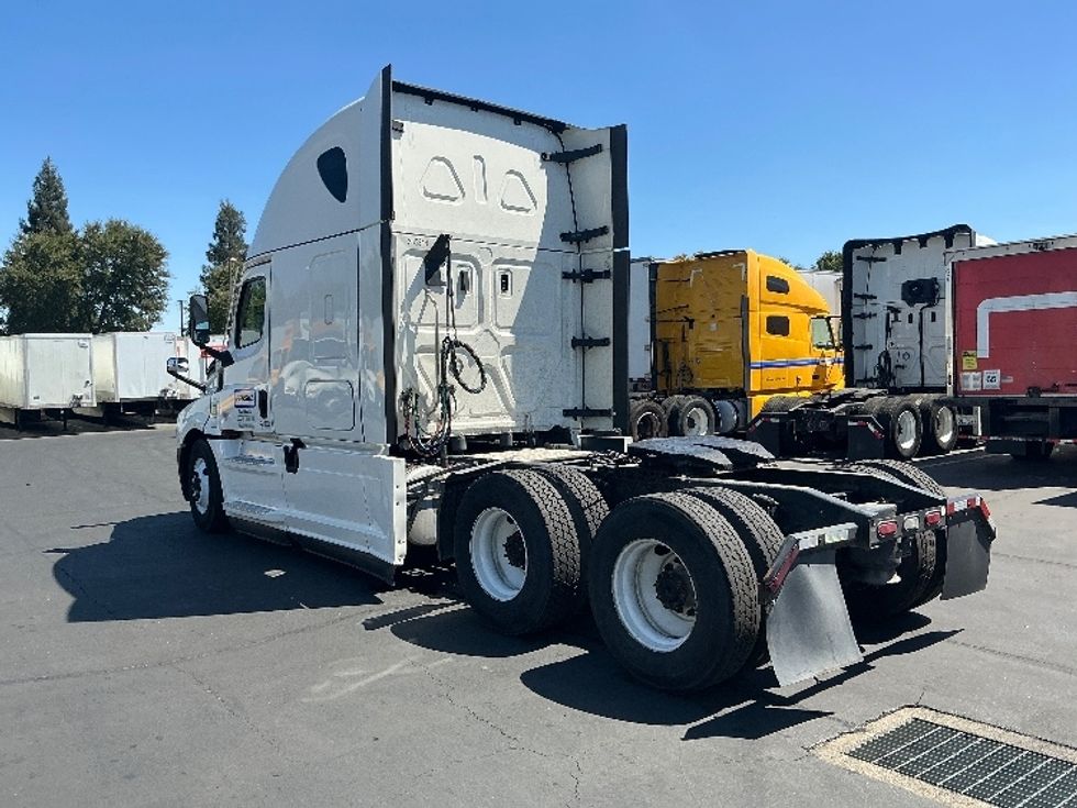 Sleeper Tractor-Heavy Duty Tractors-Freightliner-2022-T12664ST-San Diego-CA-547,983\n\t\tmiles-$ 72,750 - Image 5