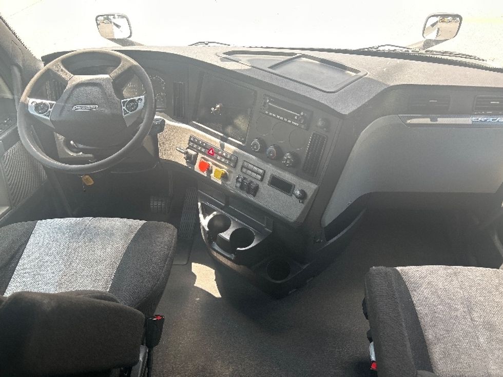 Sleeper Tractor-Heavy Duty Tractors-Freightliner-2022-T12664ST-San Diego-CA-558,663\n\t\tmiles-$ 76,750 - Image 12