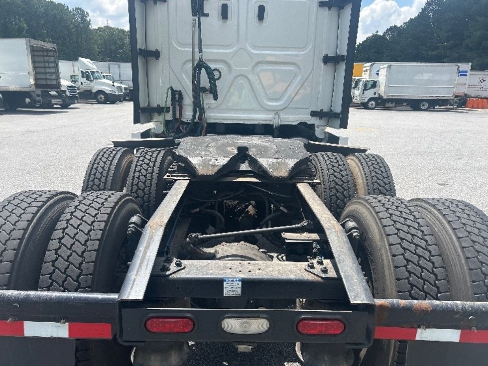 Sleeper Tractor-Heavy Duty Tractors-Freightliner-2022-T12664ST-San Diego-CA-558,663\n\t\tmiles-$ 76,750 - Image 6