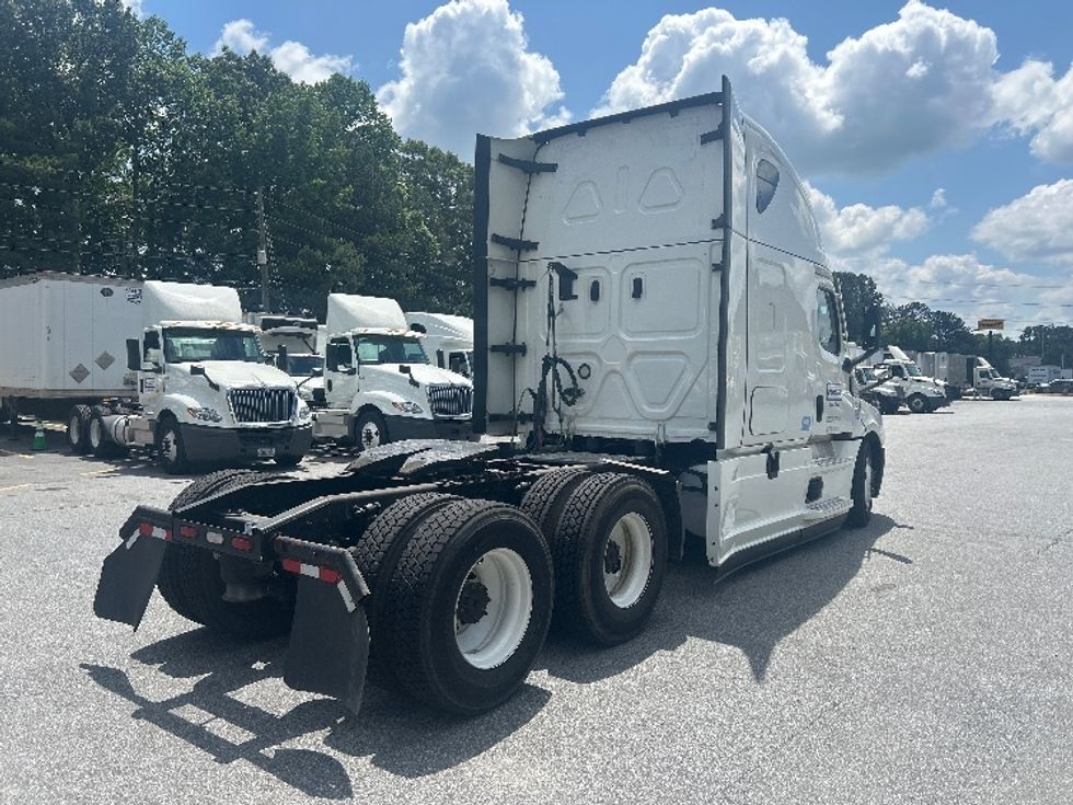 Sleeper Tractor-Heavy Duty Tractors-Freightliner-2022-T12664ST-San Diego-CA-558,663\n\t\tmiles-$ 76,750 - Image 7