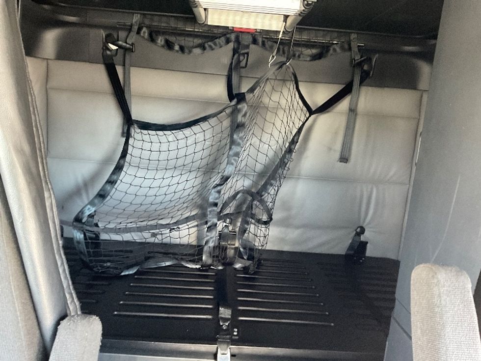 Sleeper Tractor-Heavy Duty Tractors-Freightliner-2022-T12664ST-San Leandro-CA-556,000\n\t\tmiles-$ 62,000 - Image 16