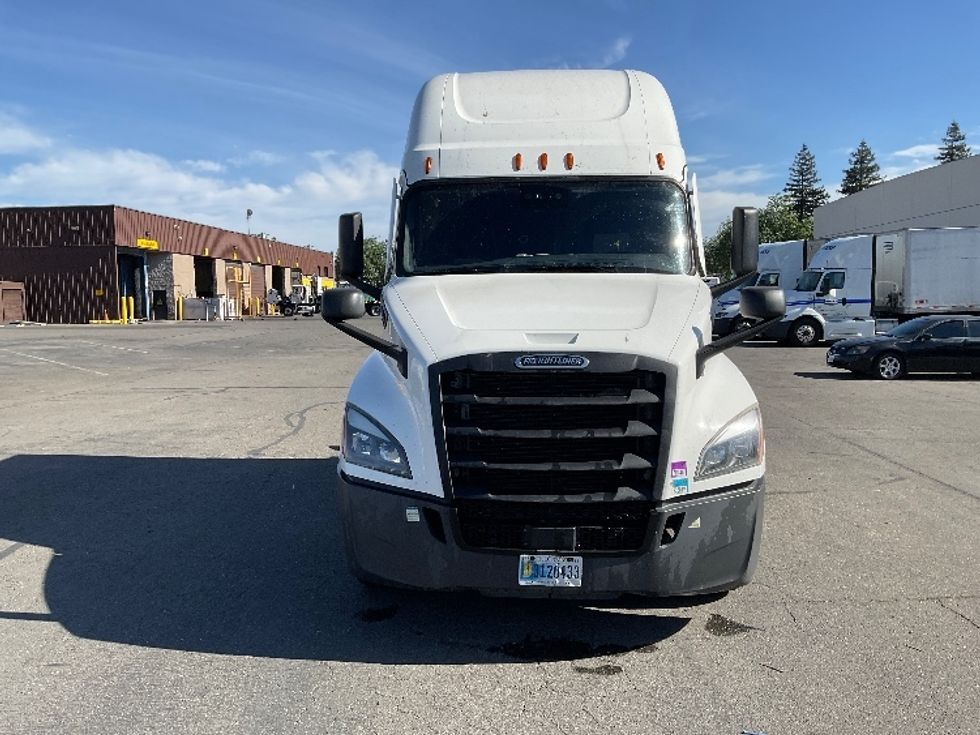 Sleeper Tractor-Heavy Duty Tractors-Freightliner-2022-T12664ST-San Leandro-CA-556,000\n\t\tmiles-$ 62,000 - Image 2