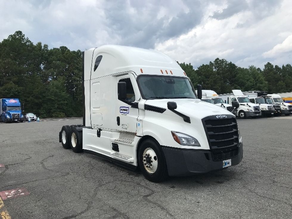 Sleeper Tractor-Heavy Duty Tractors-Freightliner-2022-T12664ST-Sandston-VA-410,132\n\t\tmiles-$ 79,500 - Image 1