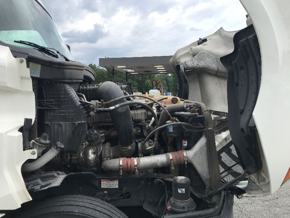 Sleeper Tractor-Heavy Duty Tractors-Freightliner-2022-T12664ST-Sandston-VA-410,132\n\t\tmiles-$ 79,500 - Image 20