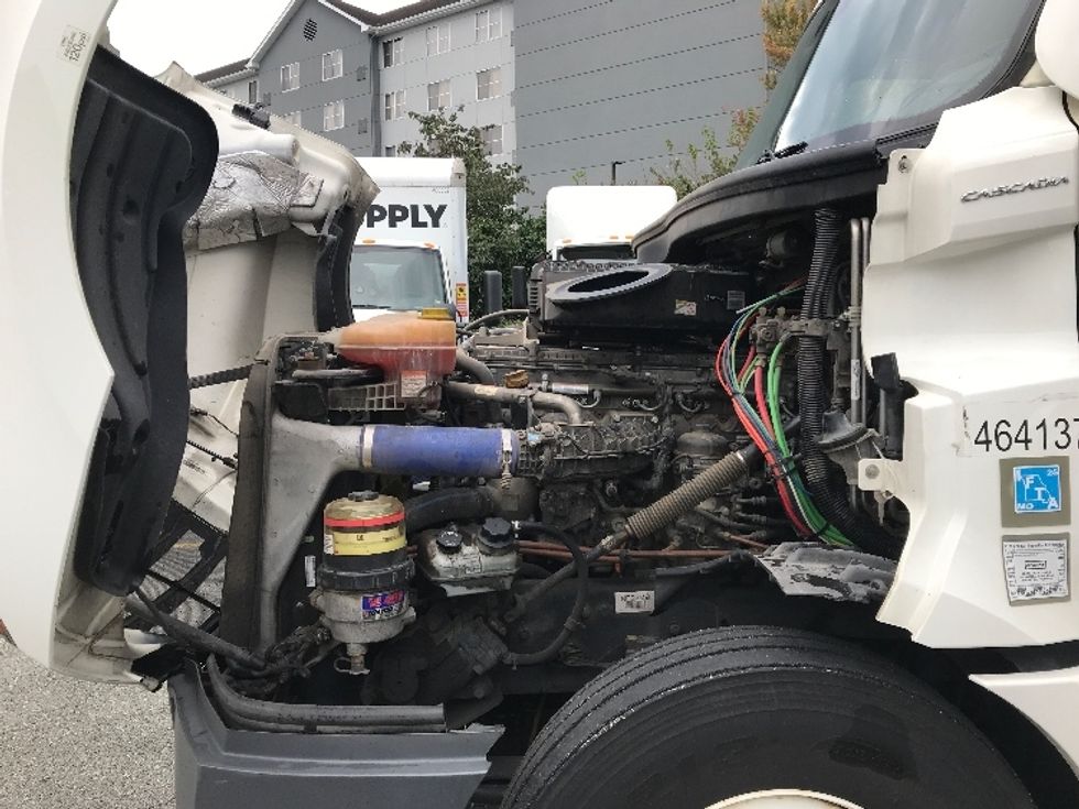 Sleeper Tractor-Heavy Duty Tractors-Freightliner-2022-T12664ST-Sandston-VA-410,132\n\t\tmiles-$ 79,500 - Image 21