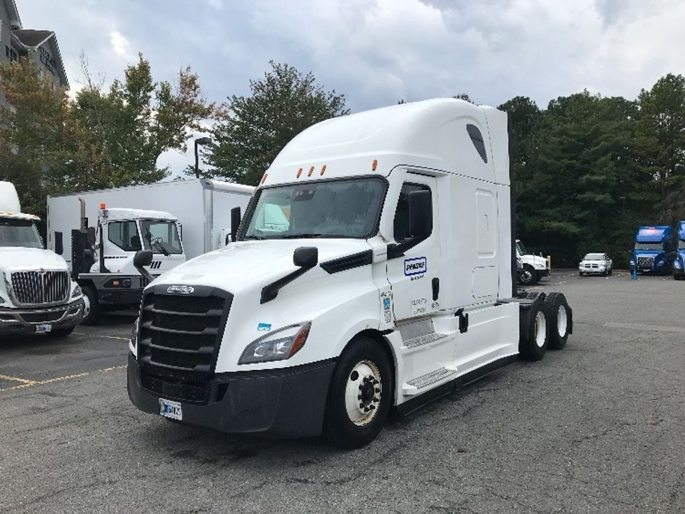 Sleeper Tractor-Heavy Duty Tractors-Freightliner-2022-T12664ST-Sandston-VA-410,132\n\t\tmiles-$ 79,500 - Image 3